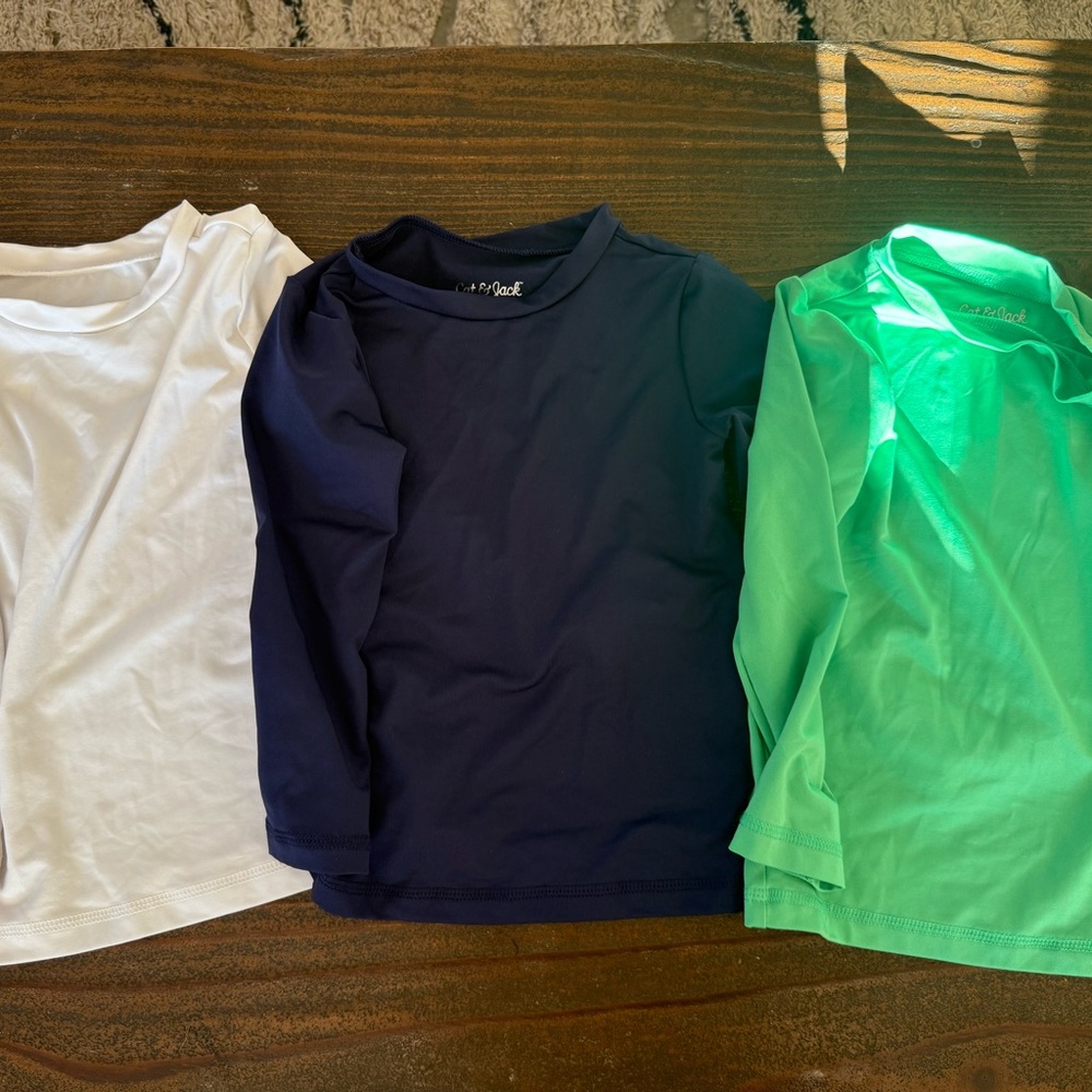 5 rashguard tops